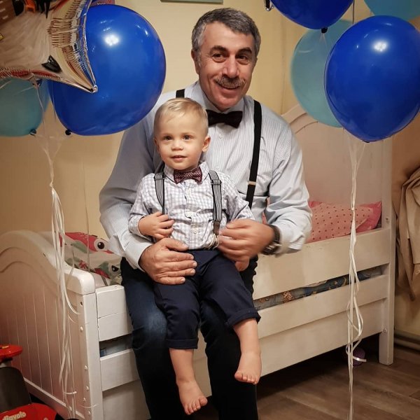 «Хорошие люди должны размножаться»: Доктор Комаровский похвастался своим внуком